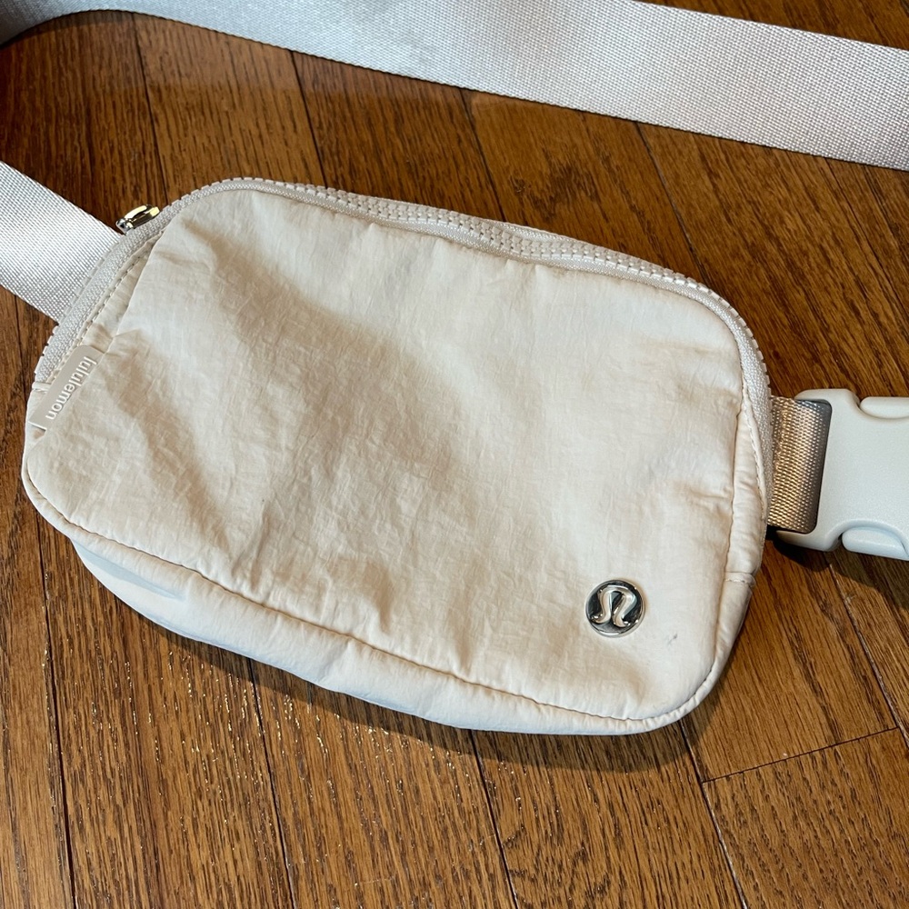 Lululemon everywhere belt bag - white opal